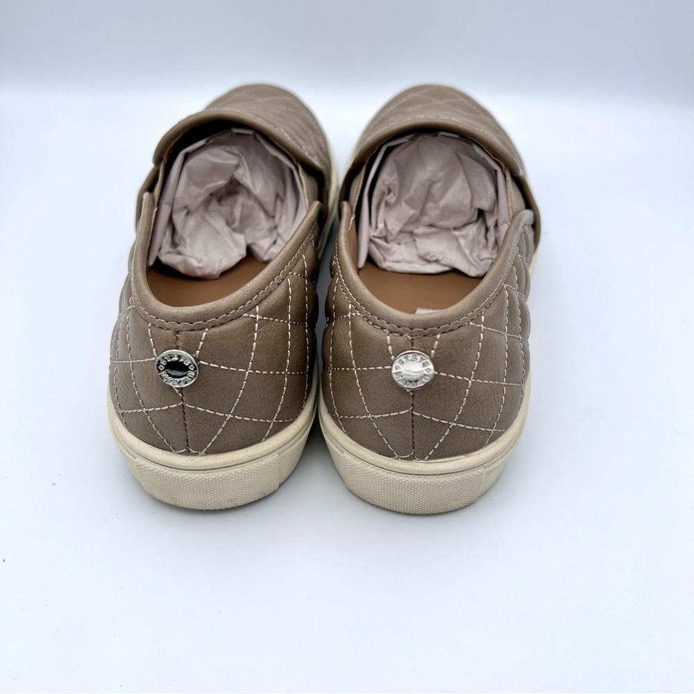 EUC Women’s Steve Madden Ecentrcq Grey Quilted Slip On Sneaker Size 8 - Picture 5 of 8
